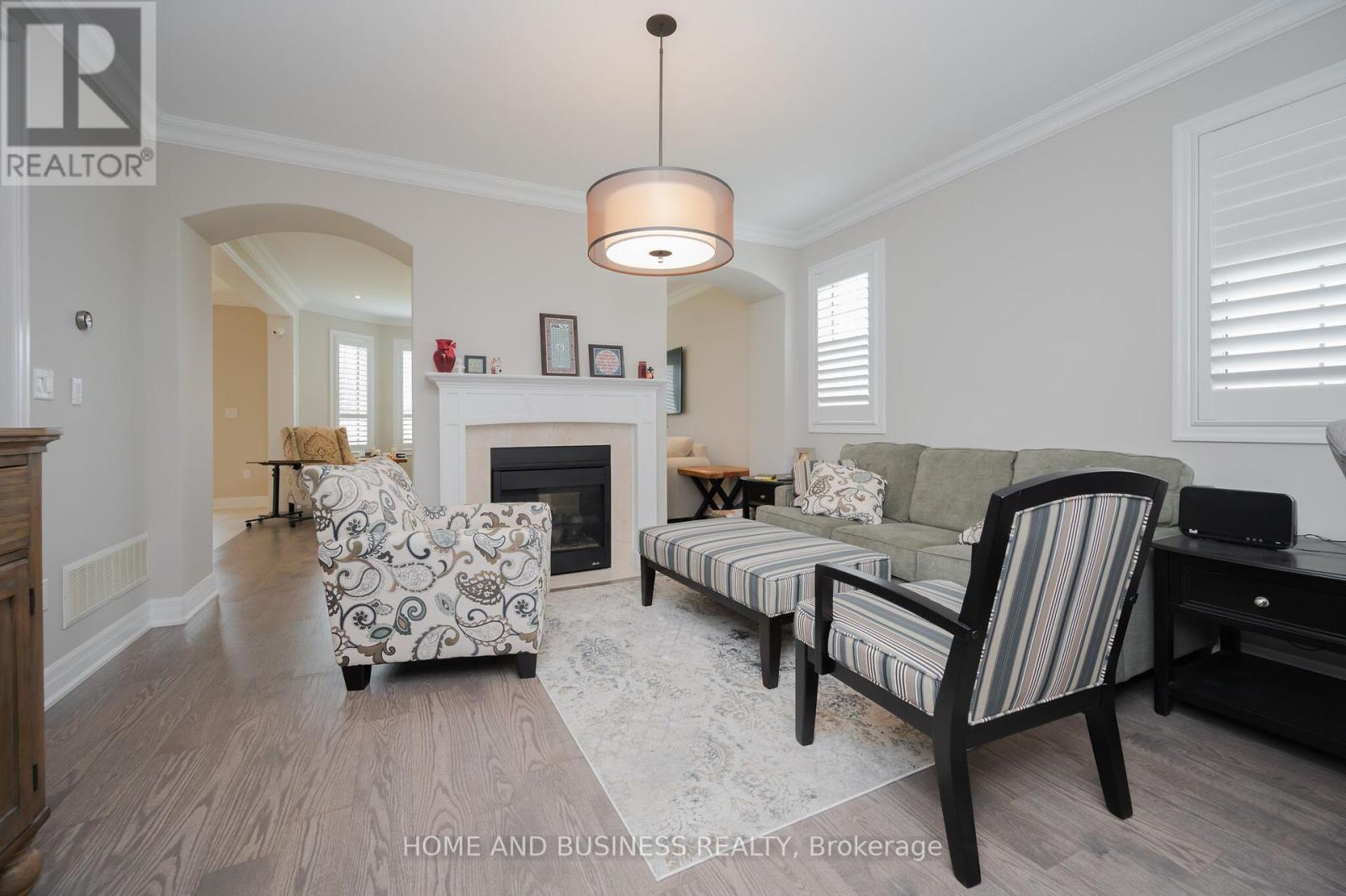 3357 Mintwood Circle, Oakville, Ontario  L6H 0N6 - Photo 5 - W12448216