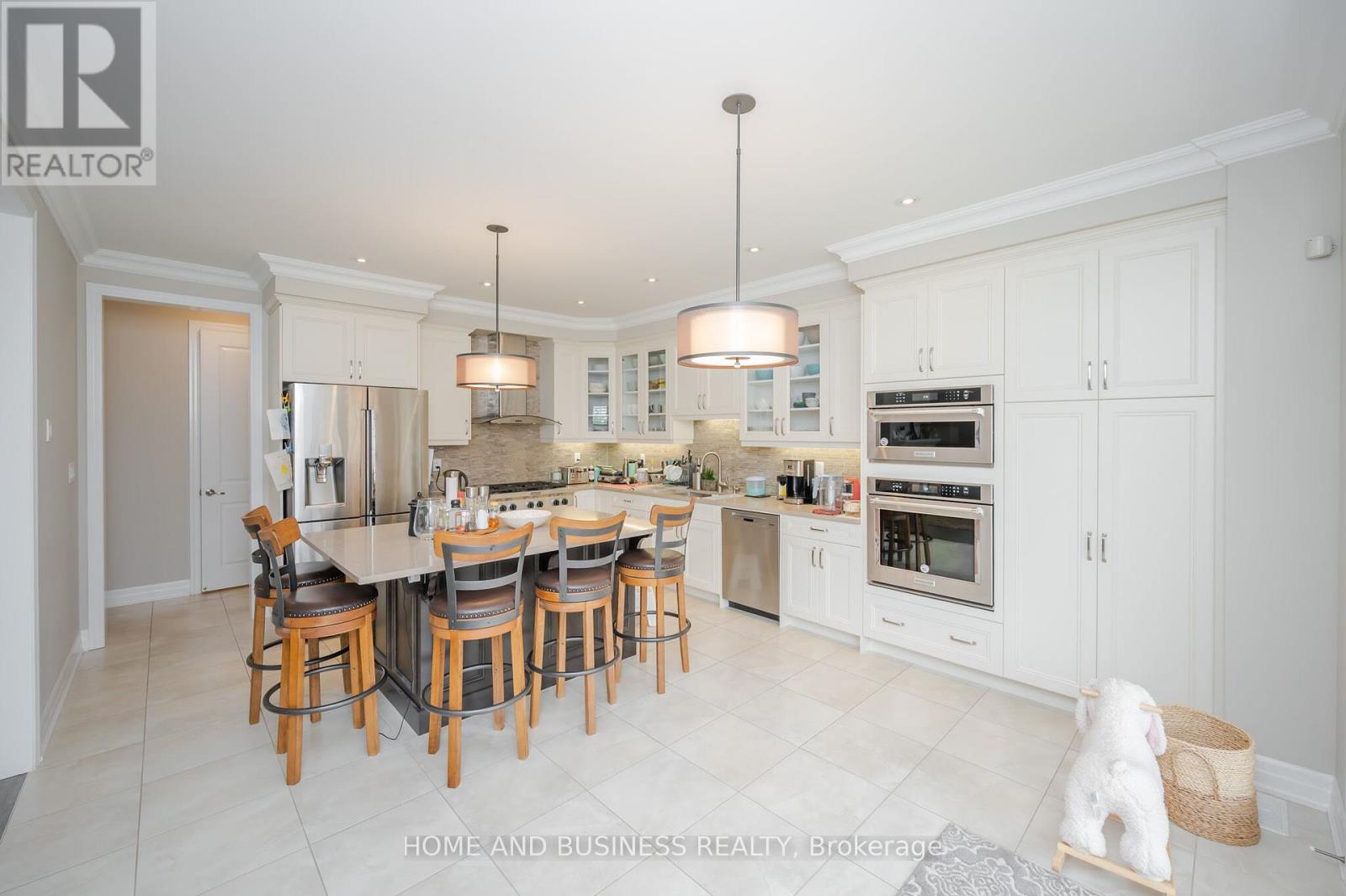 3357 Mintwood Circle, Oakville, Ontario  L6H 0N6 - Photo 8 - W12448216
