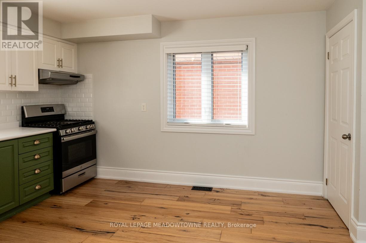 17 Kersdale Avenue, Toronto (Keelesdale-Eglinton West), Ontario  M6M 1C9 - Photo 12 - W12448228