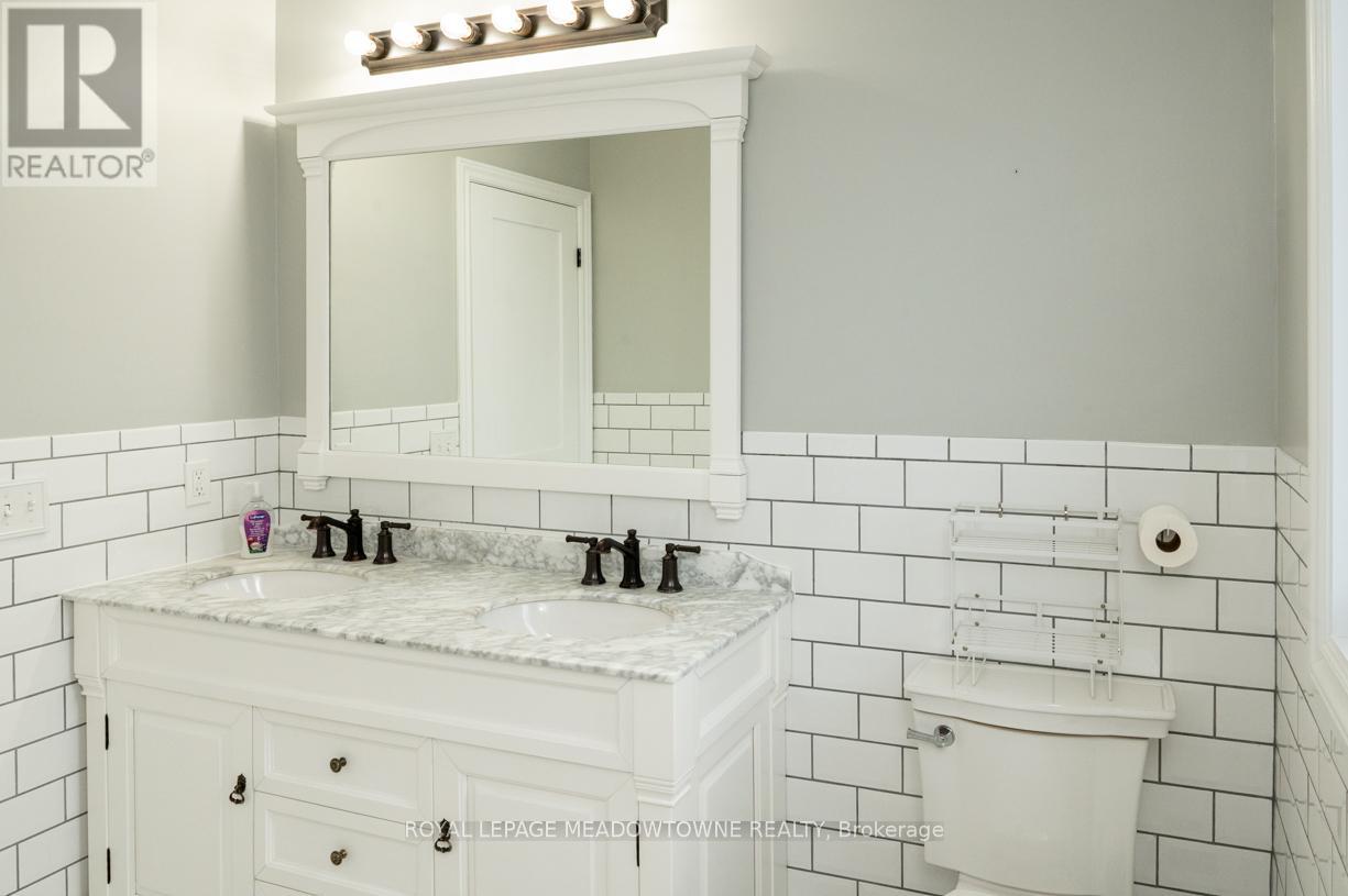 17 Kersdale Avenue, Toronto (Keelesdale-Eglinton West), Ontario  M6M 1C9 - Photo 16 - W12448228