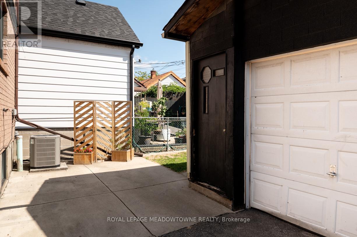 17 Kersdale Avenue, Toronto (Keelesdale-Eglinton West), Ontario  M6M 1C9 - Photo 34 - W12448228