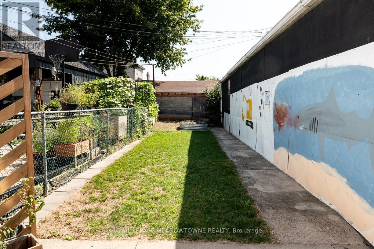 17 Kersdale Avenue, Toronto (Keelesdale-Eglinton West), Ontario  M6M 1C9 - Photo 35 - W12448228