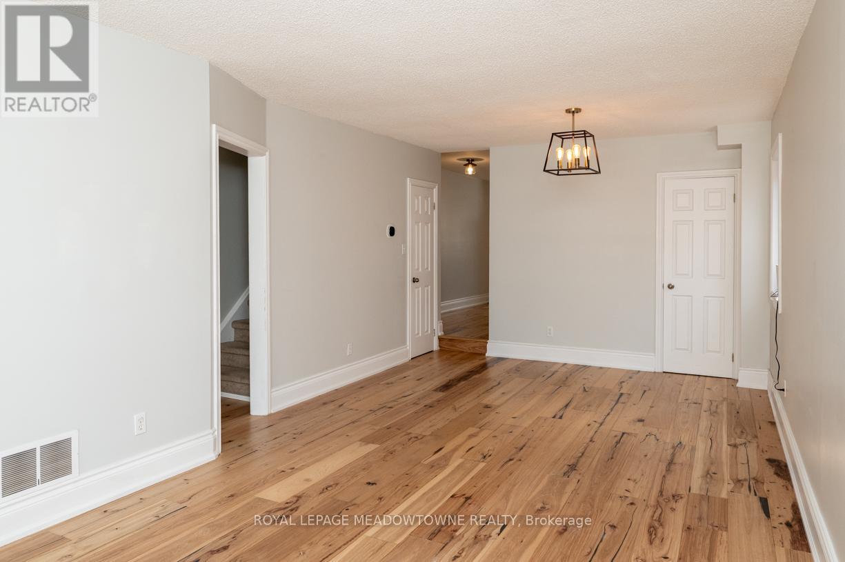 17 Kersdale Avenue, Toronto (Keelesdale-Eglinton West), Ontario  M6M 1C9 - Photo 5 - W12448228