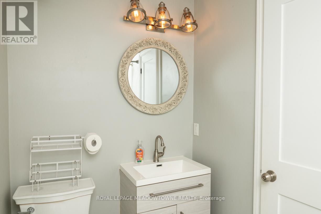 17 Kersdale Avenue, Toronto (Keelesdale-Eglinton West), Ontario  M6M 1C9 - Photo 7 - W12448228