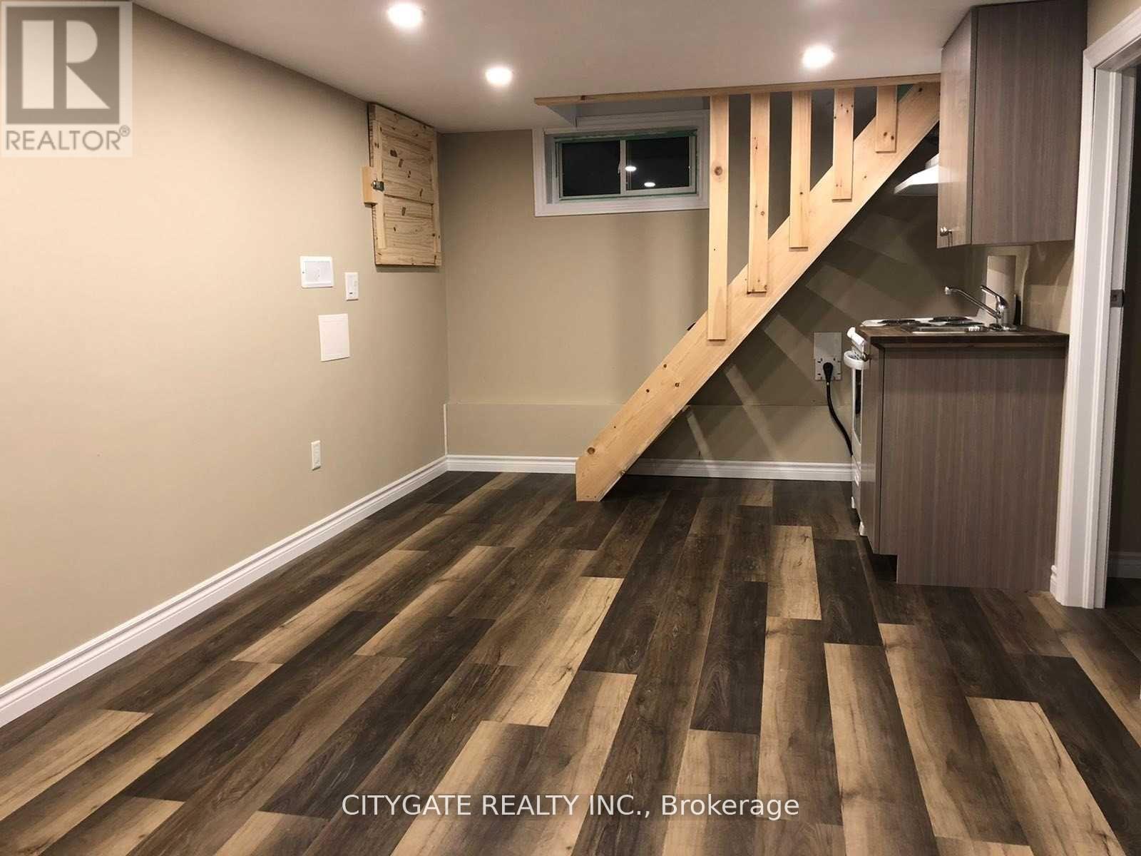 7 Milton Heights Crescent, Milton, Ontario  L9T 2W7 - Photo 2 - W12448230
