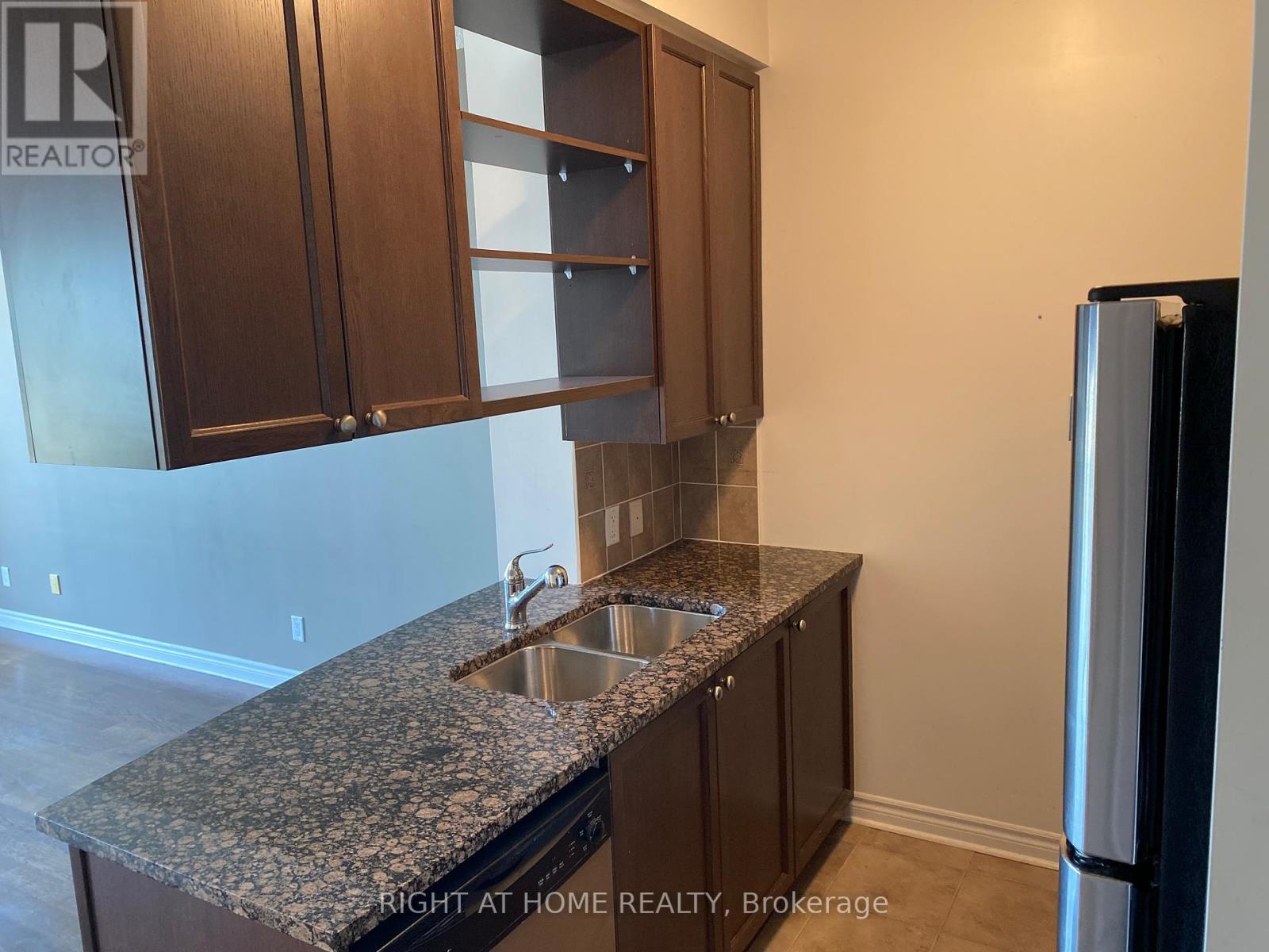1206 - 2325 Central Park Drive, Oakville, Ontario  L6H 0E2 - Photo 3 - W12448243