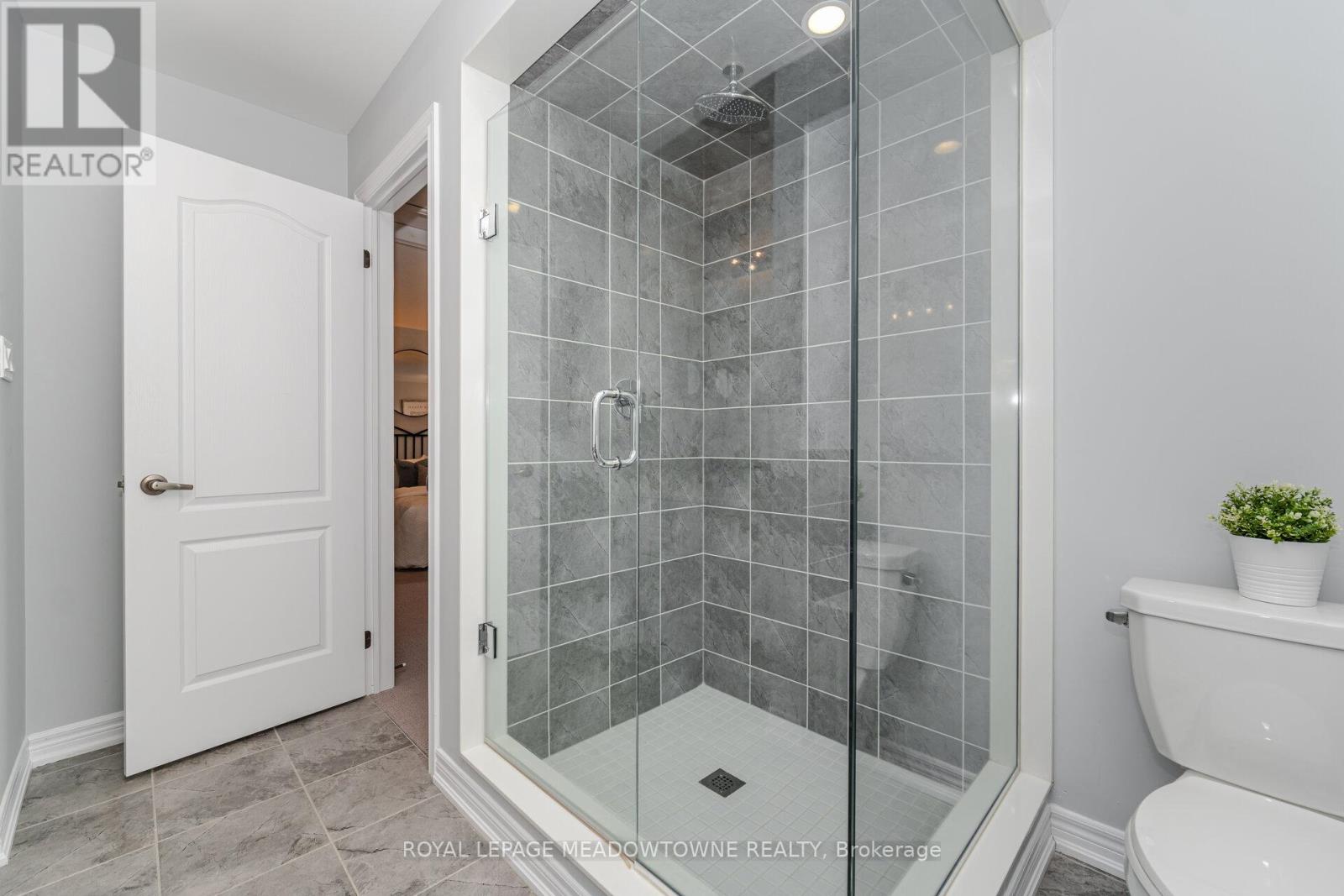 68 Amarillo Road, Brampton (Sandringham-Wellington), Ontario  L6R 4A5 - Photo 34 - W12448248