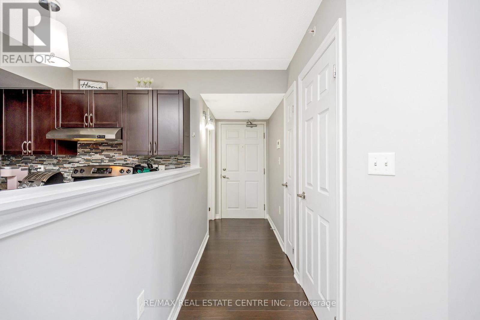 304 - 1360 Main Street E, Milton (De Dempsey), Ontario  L9T 7S5 - Photo 8 - W12448258