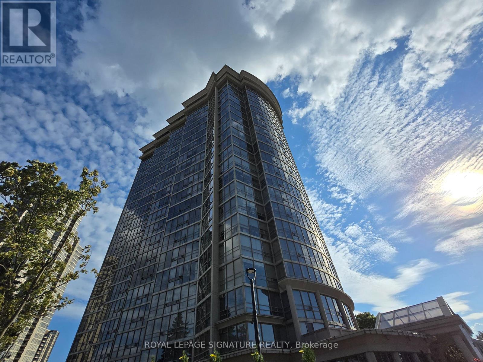 1202 - 50 Eglinton Avenue, Mississauga, Ontario  L5R 3P5 - Photo 2 - W12448262