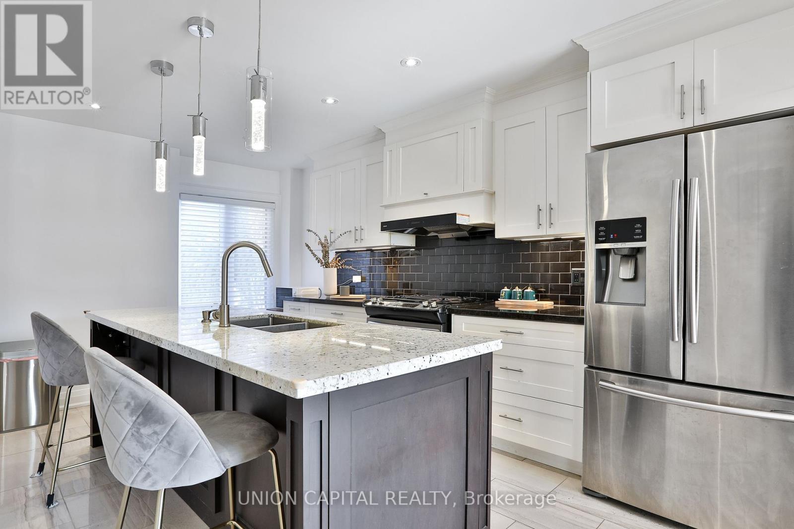 168 Kingsbridge Garden Circle, Mississauga (Hurontario), Ontario  L5R 1T5 - Photo 13 - W12448266