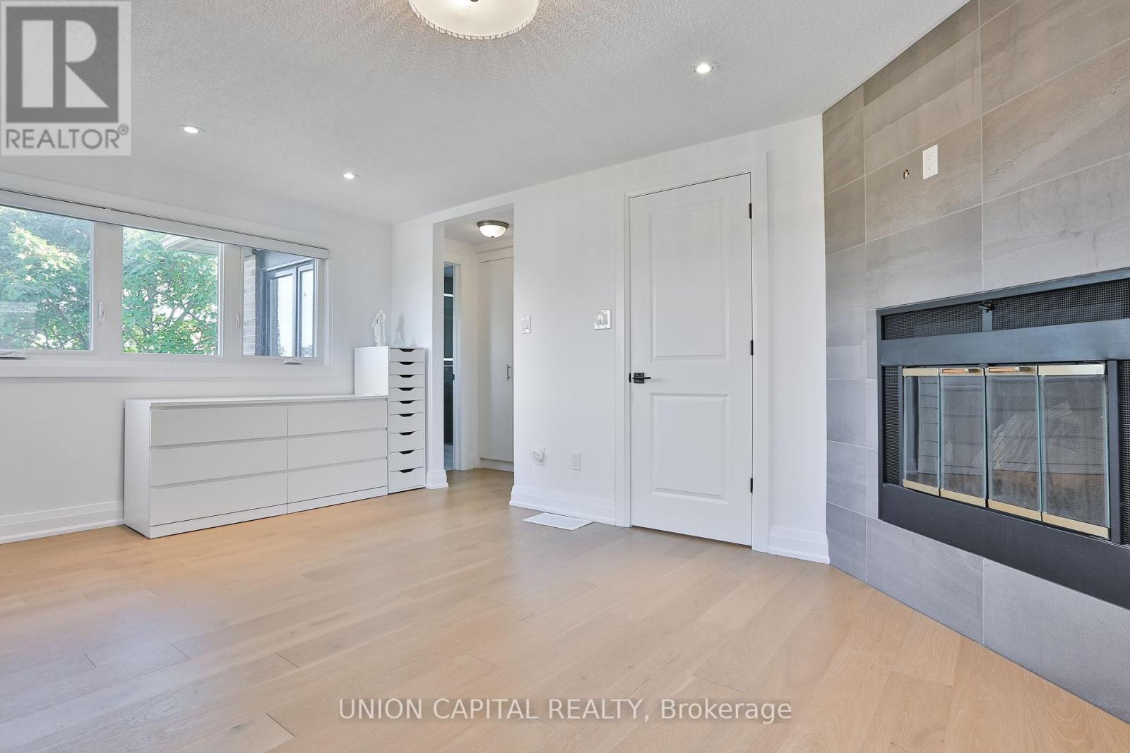 168 Kingsbridge Garden Circle, Mississauga (Hurontario), Ontario  L5R 1T5 - Photo 18 - W12448266