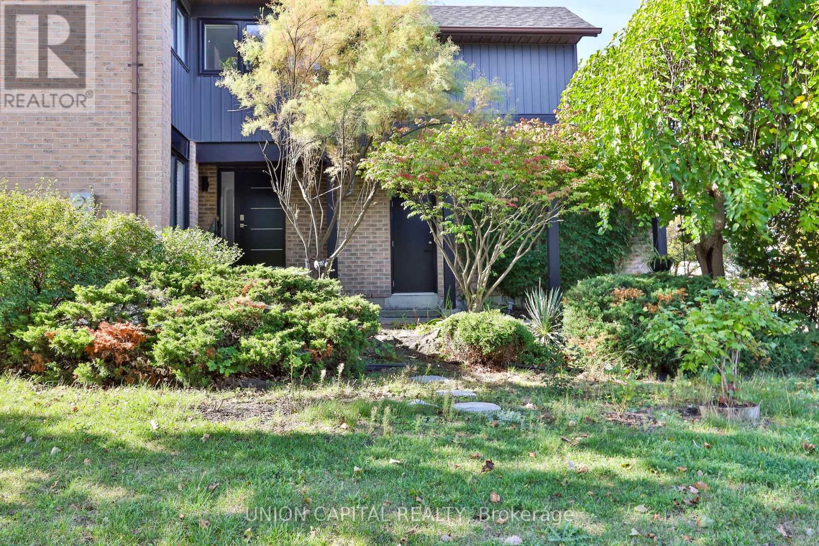 168 Kingsbridge Garden Circle, Mississauga (Hurontario), Ontario  L5R 1T5 - Photo 2 - W12448266