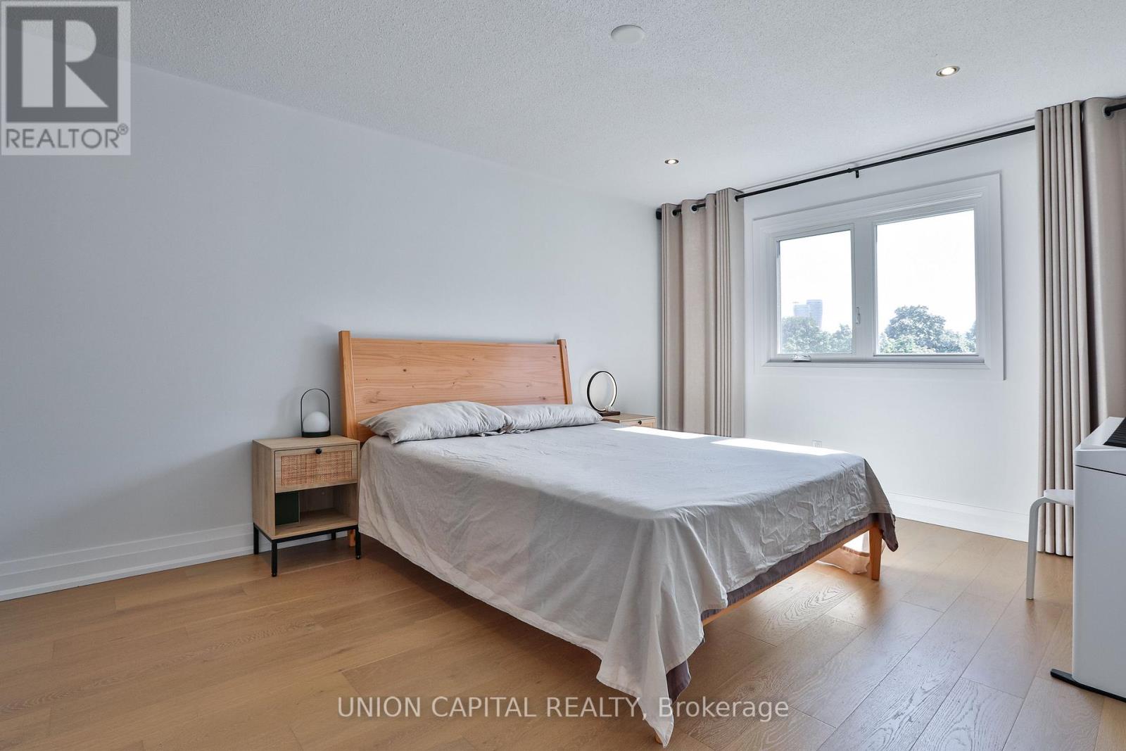 168 Kingsbridge Garden Circle, Mississauga (Hurontario), Ontario  L5R 1T5 - Photo 23 - W12448266