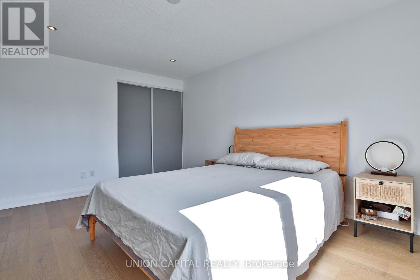 168 Kingsbridge Garden Circle, Mississauga (Hurontario), Ontario  L5R 1T5 - Photo 24 - W12448266