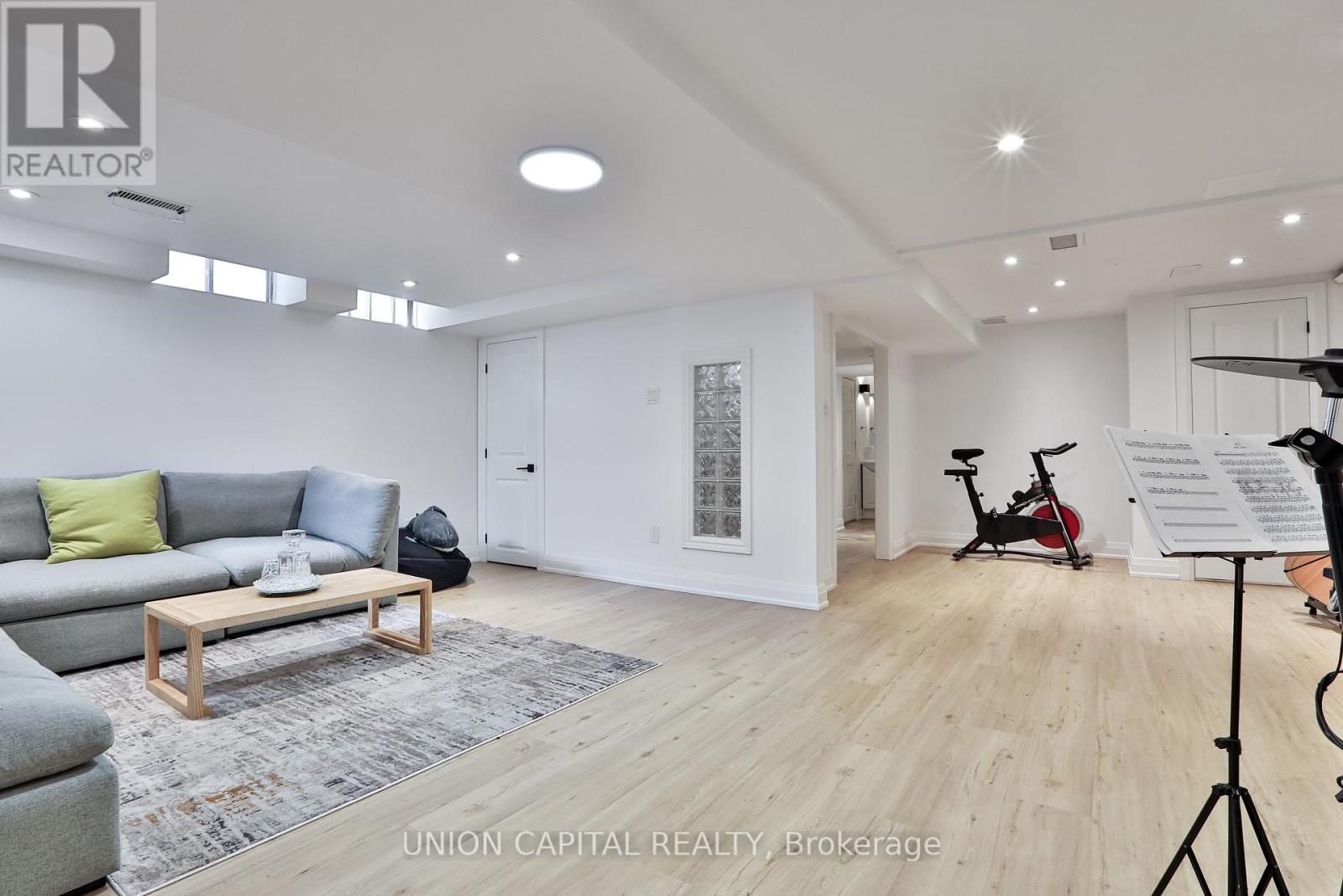 168 Kingsbridge Garden Circle, Mississauga (Hurontario), Ontario  L5R 1T5 - Photo 28 - W12448266