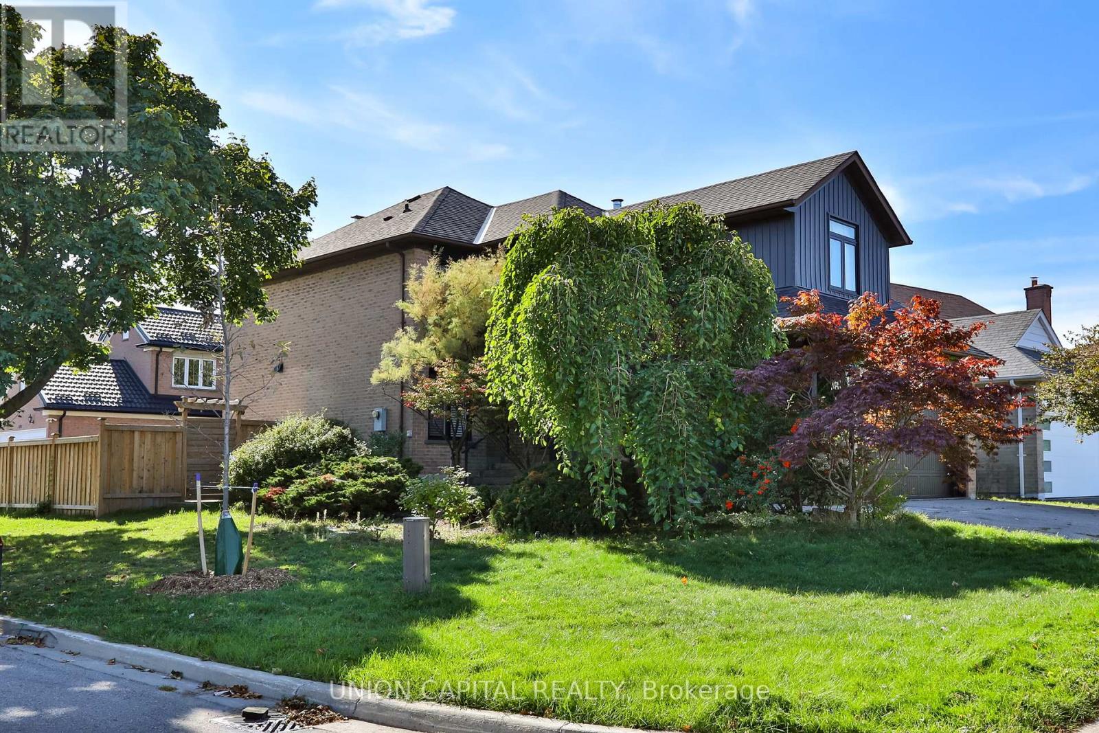 168 Kingsbridge Garden Circle, Mississauga (Hurontario), Ontario  L5R 1T5 - Photo 35 - W12448266
