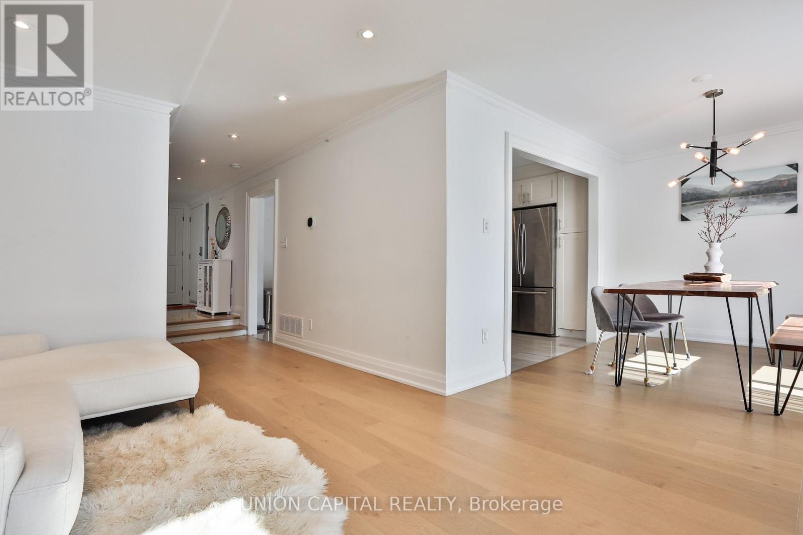 168 Kingsbridge Garden Circle, Mississauga (Hurontario), Ontario  L5R 1T5 - Photo 6 - W12448266