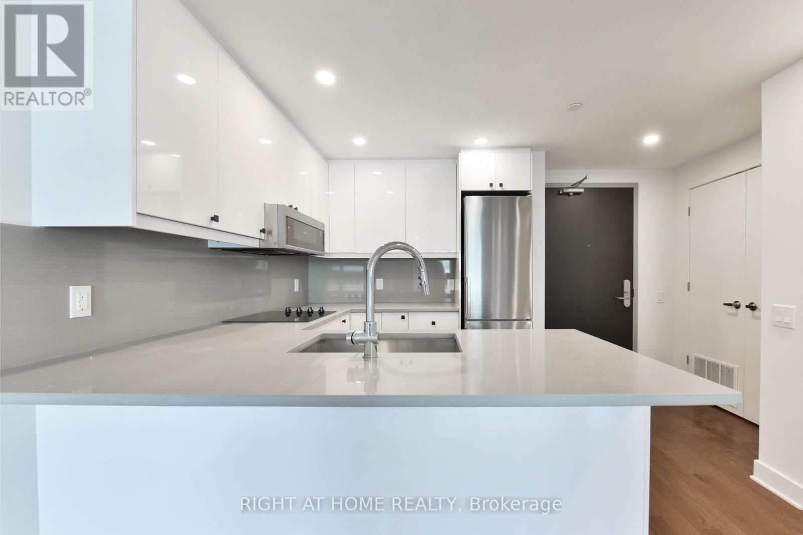 404 - 180 George Street, Ottawa, Ontario  K1N 0G8 - Photo 12 - X12448274
