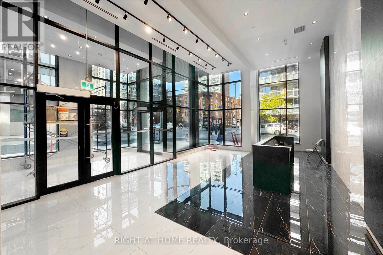 404 - 180 George Street, Ottawa, Ontario  K1N 0G8 - Photo 3 - X12448274