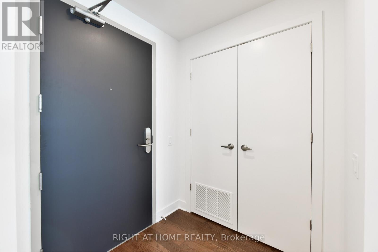404 - 180 George Street, Ottawa, Ontario  K1N 0G8 - Photo 8 - X12448274