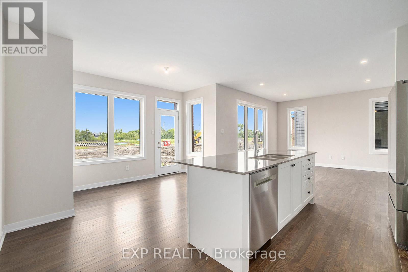 186 Conservancy Drive, Ottawa, Ontario  K2J 7M5 - Photo 3 - X12448279