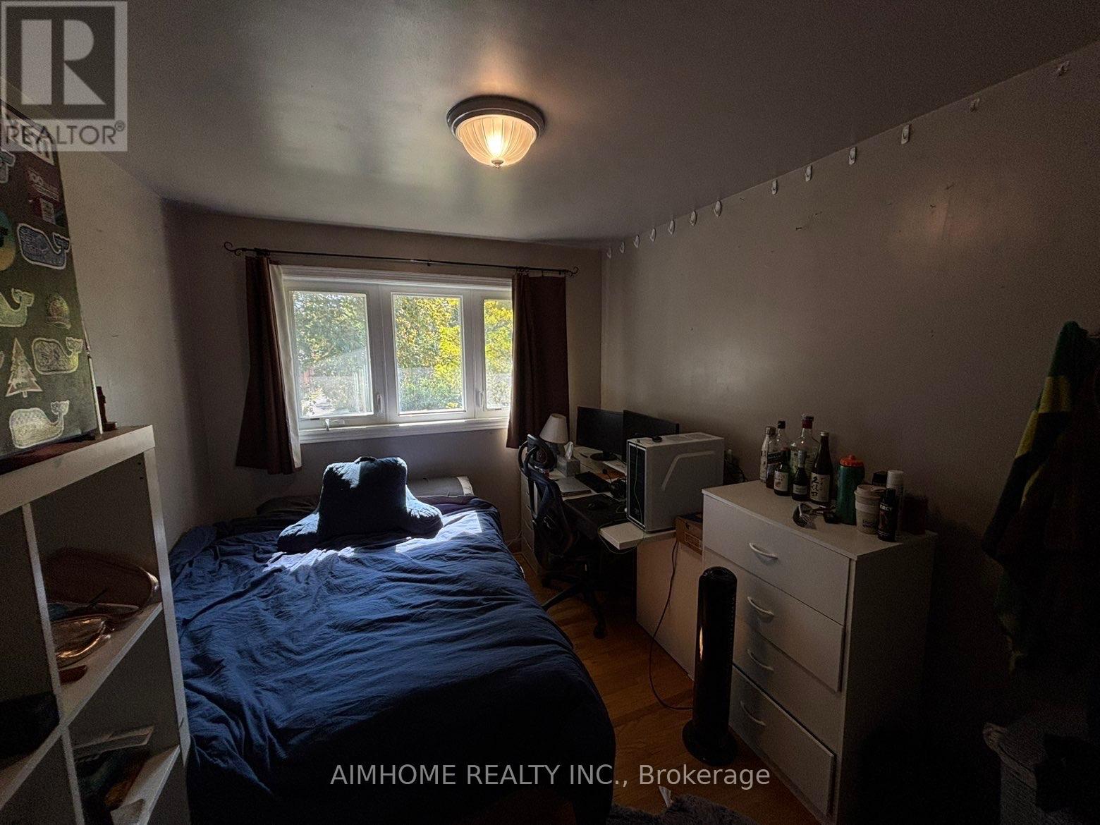 76 Elgin Crescent, Waterloo, Ontario  N2J 2S2 - Photo 10 - X12448209