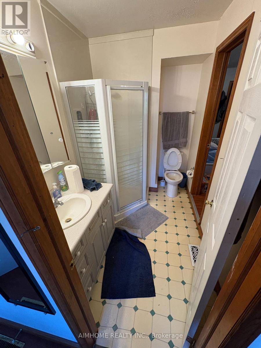 76 Elgin Crescent, Waterloo, Ontario  N2J 2S2 - Photo 17 - X12448209