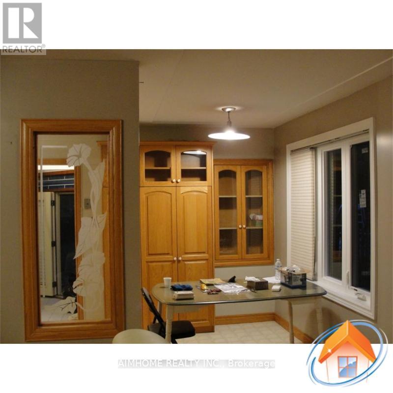 76 Elgin Crescent, Waterloo, Ontario  N2J 2S2 - Photo 8 - X12448209