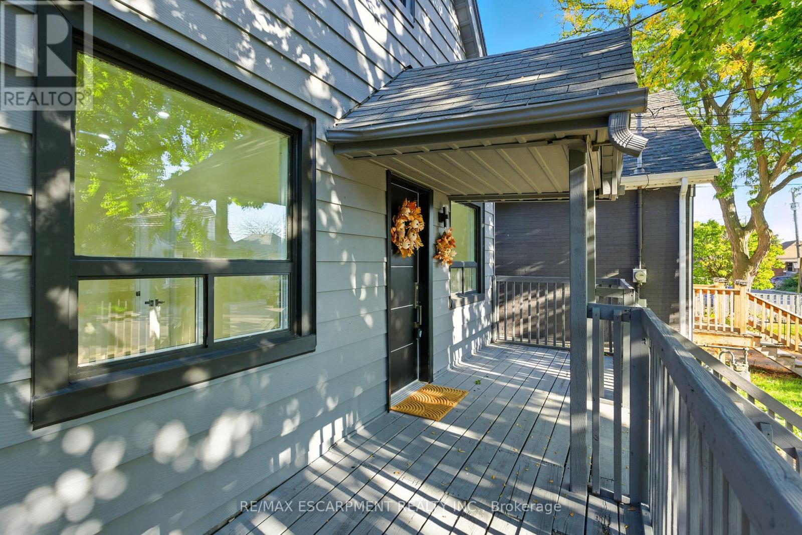 9 Alice Street, Hamilton (Crown Point), Ontario  L8H 4R5 - Photo 2 - X12448214