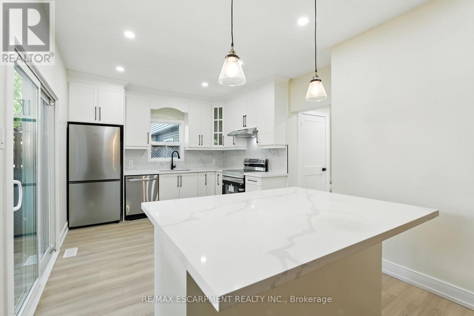 9 Alice Street, Hamilton (Crown Point), Ontario  L8H 4R5 - Photo 24 - X12448214