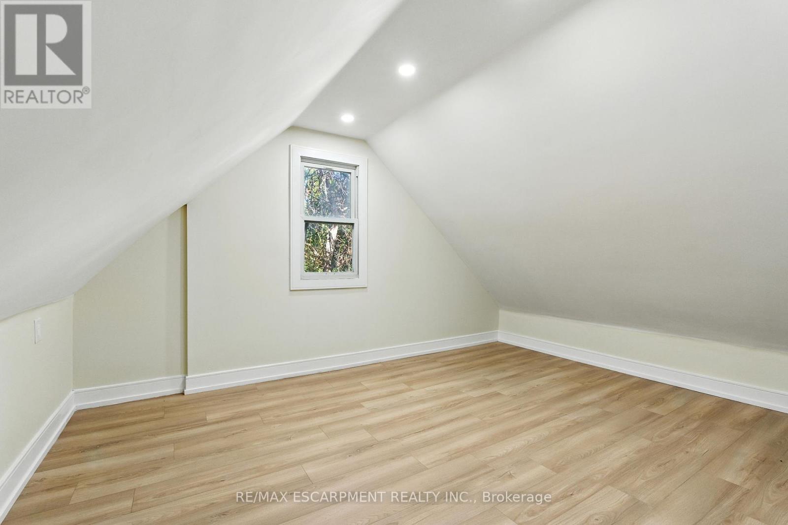 9 Alice Street, Hamilton (Crown Point), Ontario  L8H 4R5 - Photo 29 - X12448214