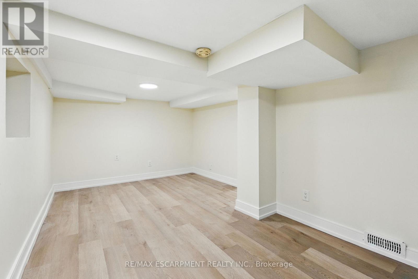 9 Alice Street, Hamilton (Crown Point), Ontario  L8H 4R5 - Photo 41 - X12448214