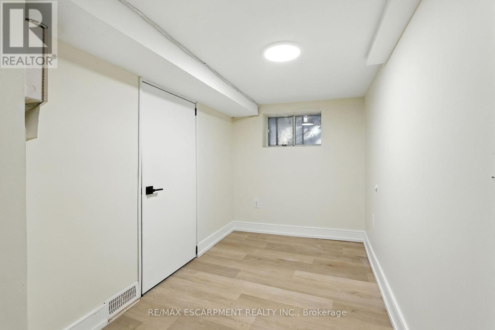 9 Alice Street, Hamilton (Crown Point), Ontario  L8H 4R5 - Photo 42 - X12448214