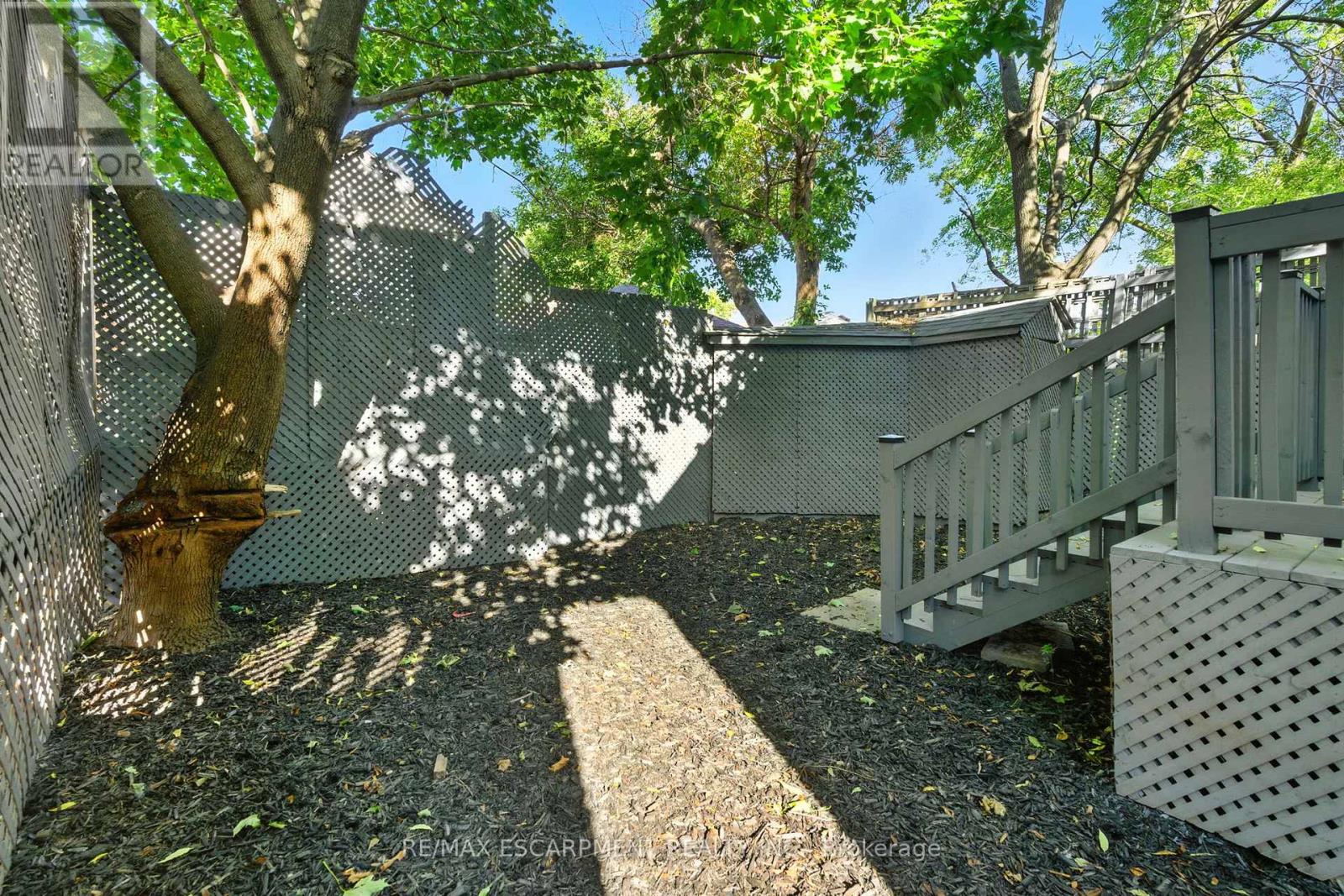 9 Alice Street, Hamilton (Crown Point), Ontario  L8H 4R5 - Photo 46 - X12448214