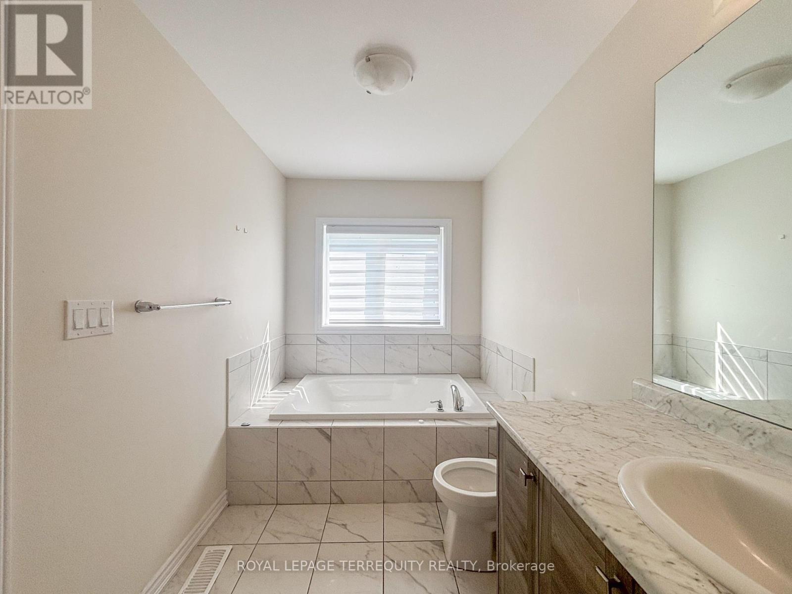 361 Vanilla Trail, Thorold, Ontario  L5V 0K8 - Photo 11 - X12448223