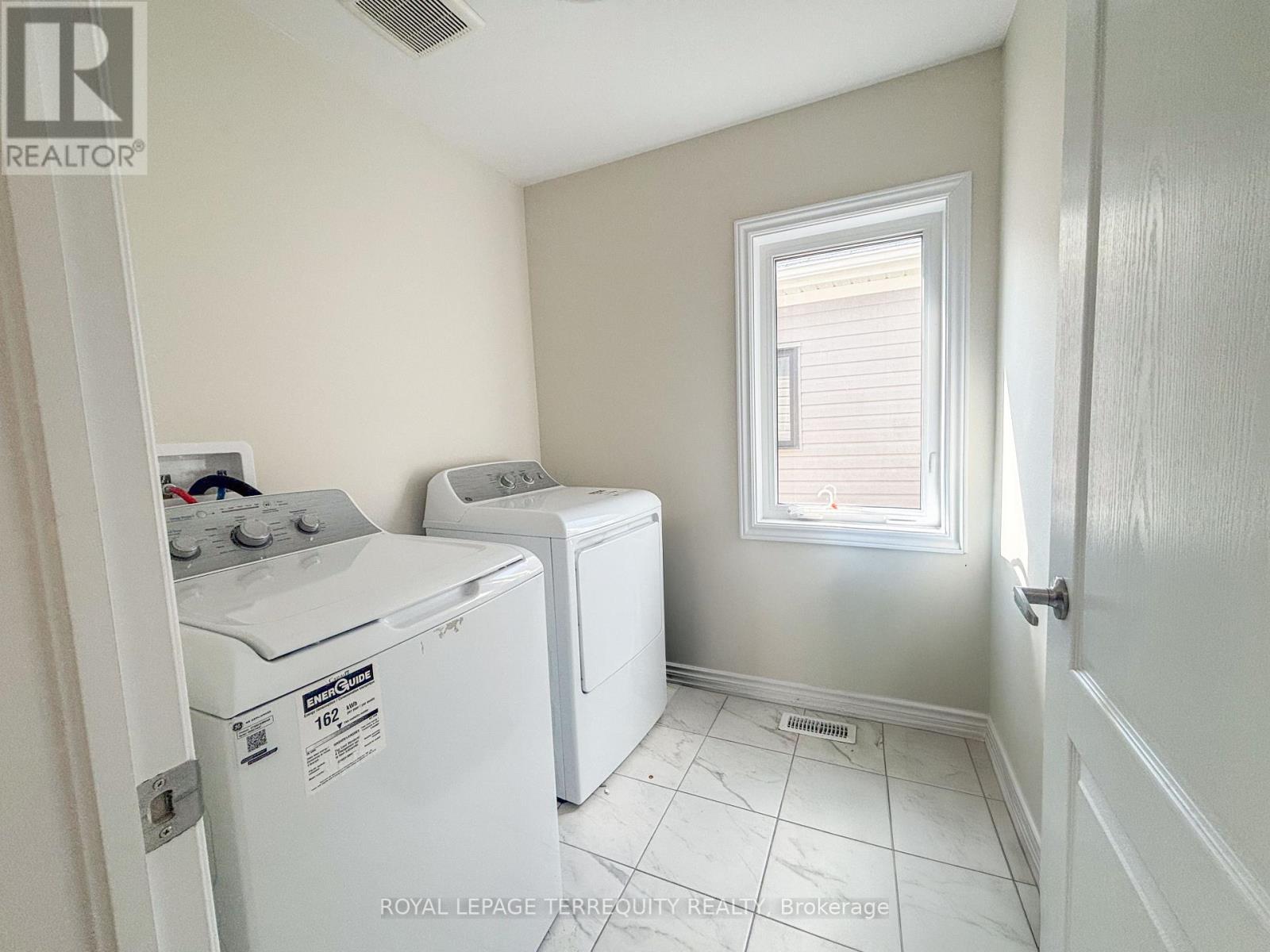 361 Vanilla Trail, Thorold, Ontario  L5V 0K8 - Photo 12 - X12448223