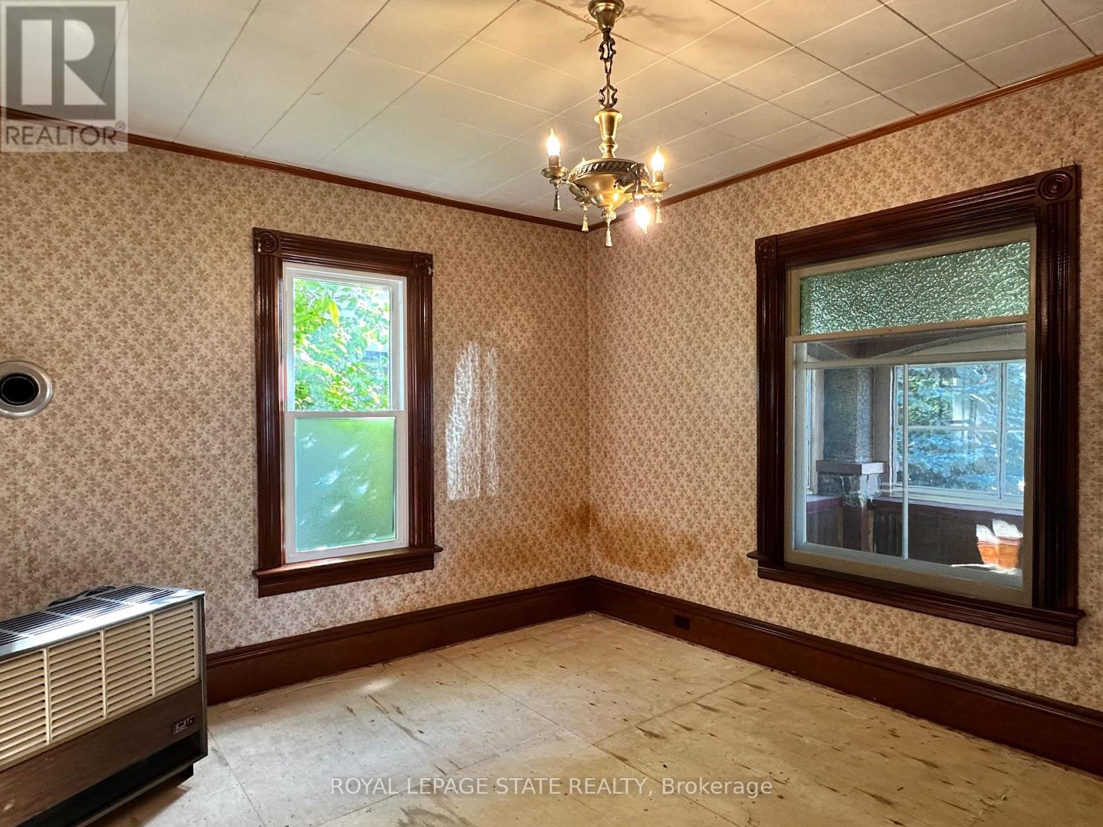541 Broad Street E, Haldimand (Dunnville), Ontario  N1A 1G7 - Photo 10 - X12448235
