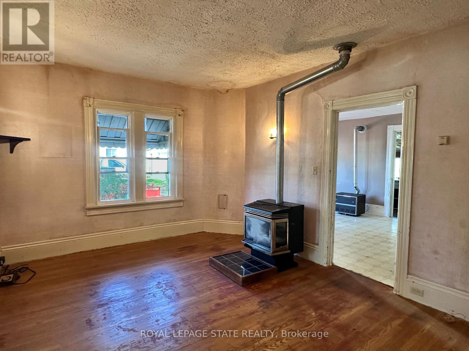 541 Broad Street E, Haldimand (Dunnville), Ontario  N1A 1G7 - Photo 13 - X12448235