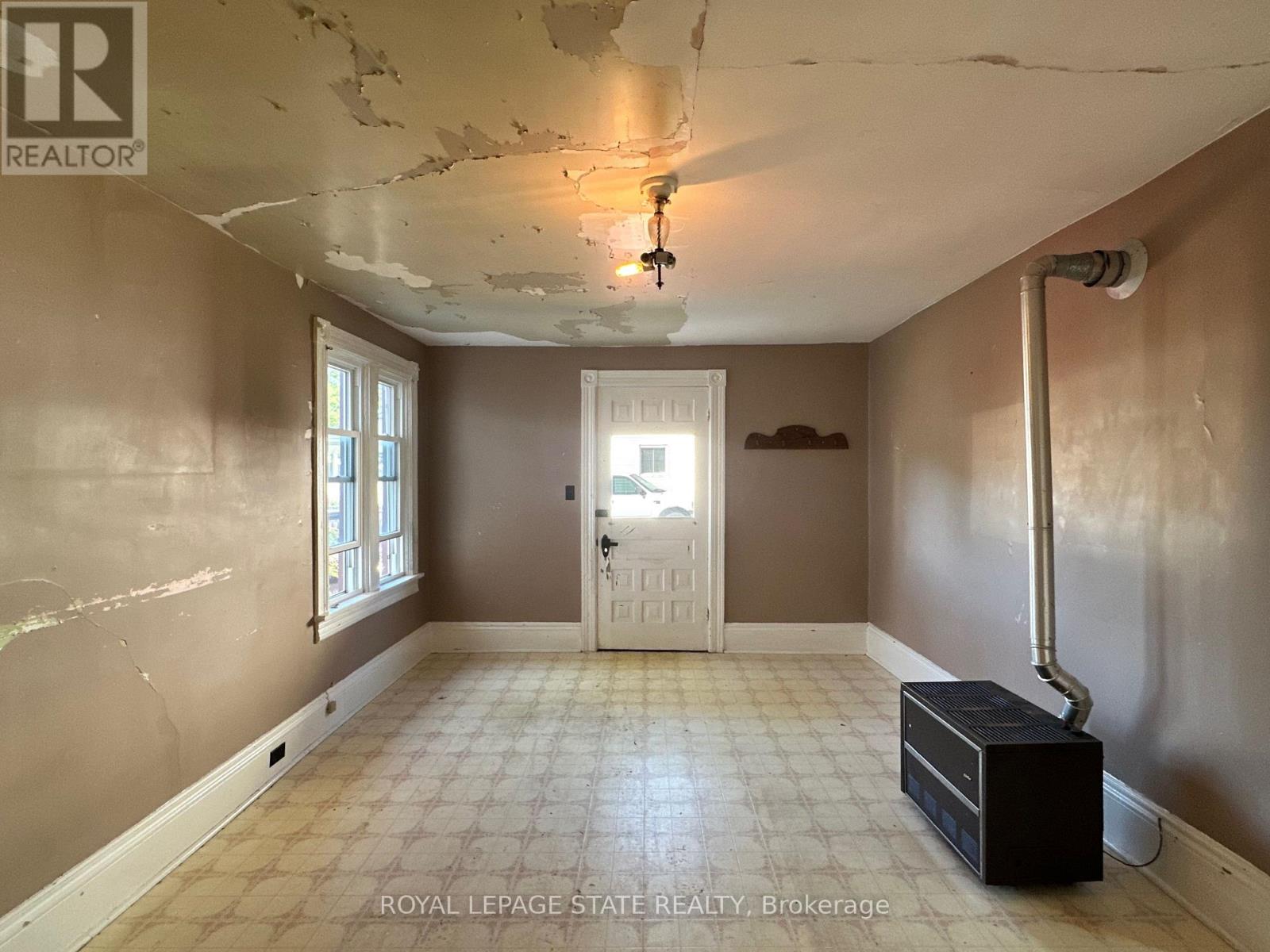 541 Broad Street E, Haldimand (Dunnville), Ontario  N1A 1G7 - Photo 14 - X12448235