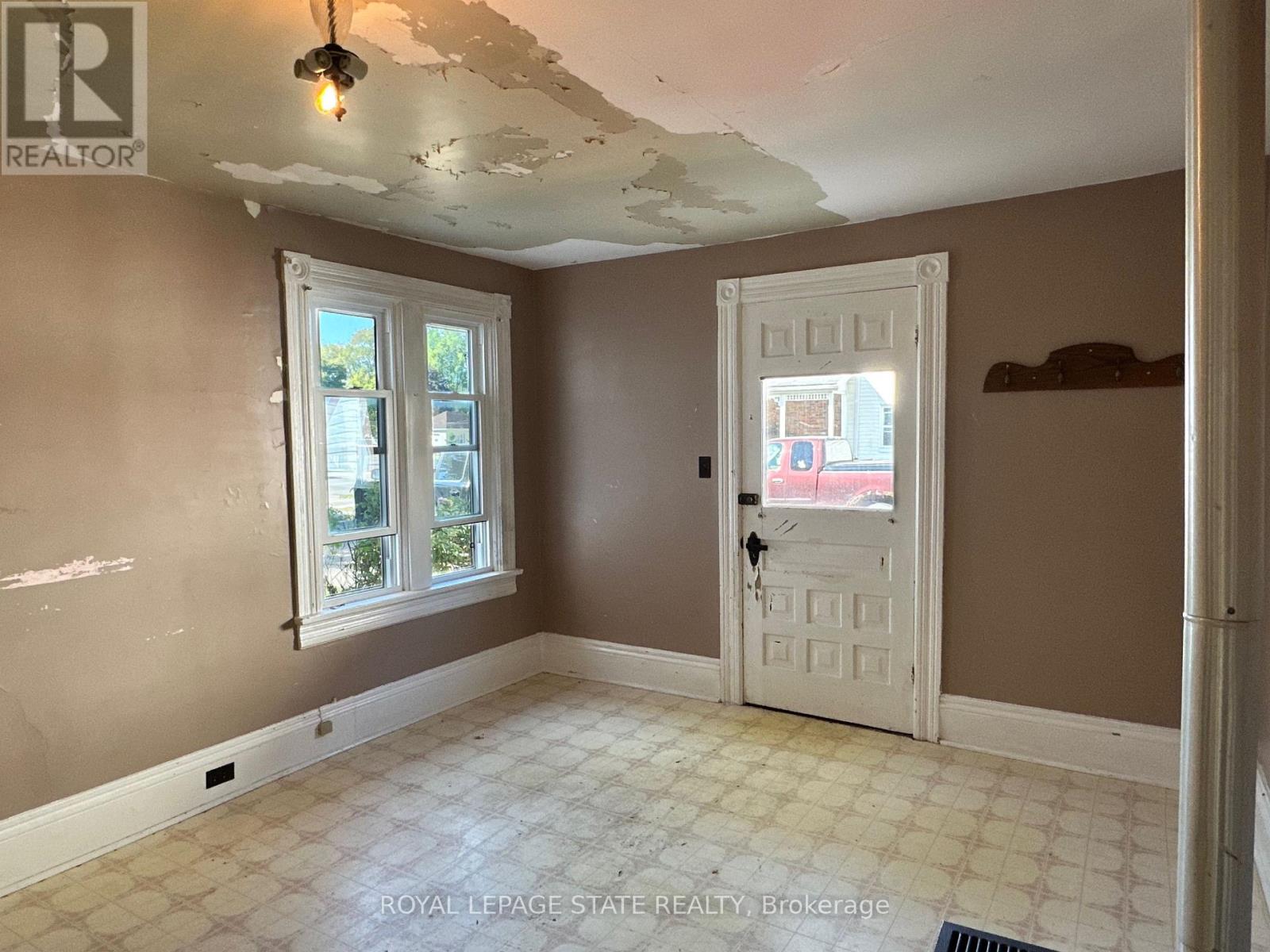 541 Broad Street E, Haldimand (Dunnville), Ontario  N1A 1G7 - Photo 15 - X12448235