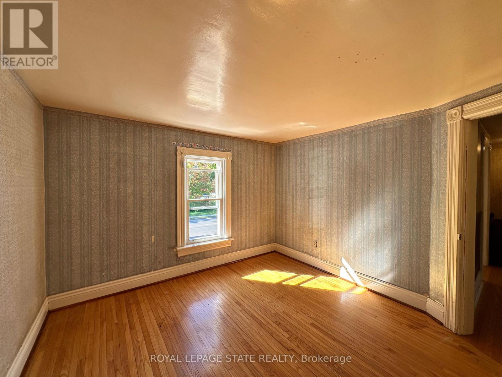 541 Broad Street E, Haldimand (Dunnville), Ontario  N1A 1G7 - Photo 21 - X12448235