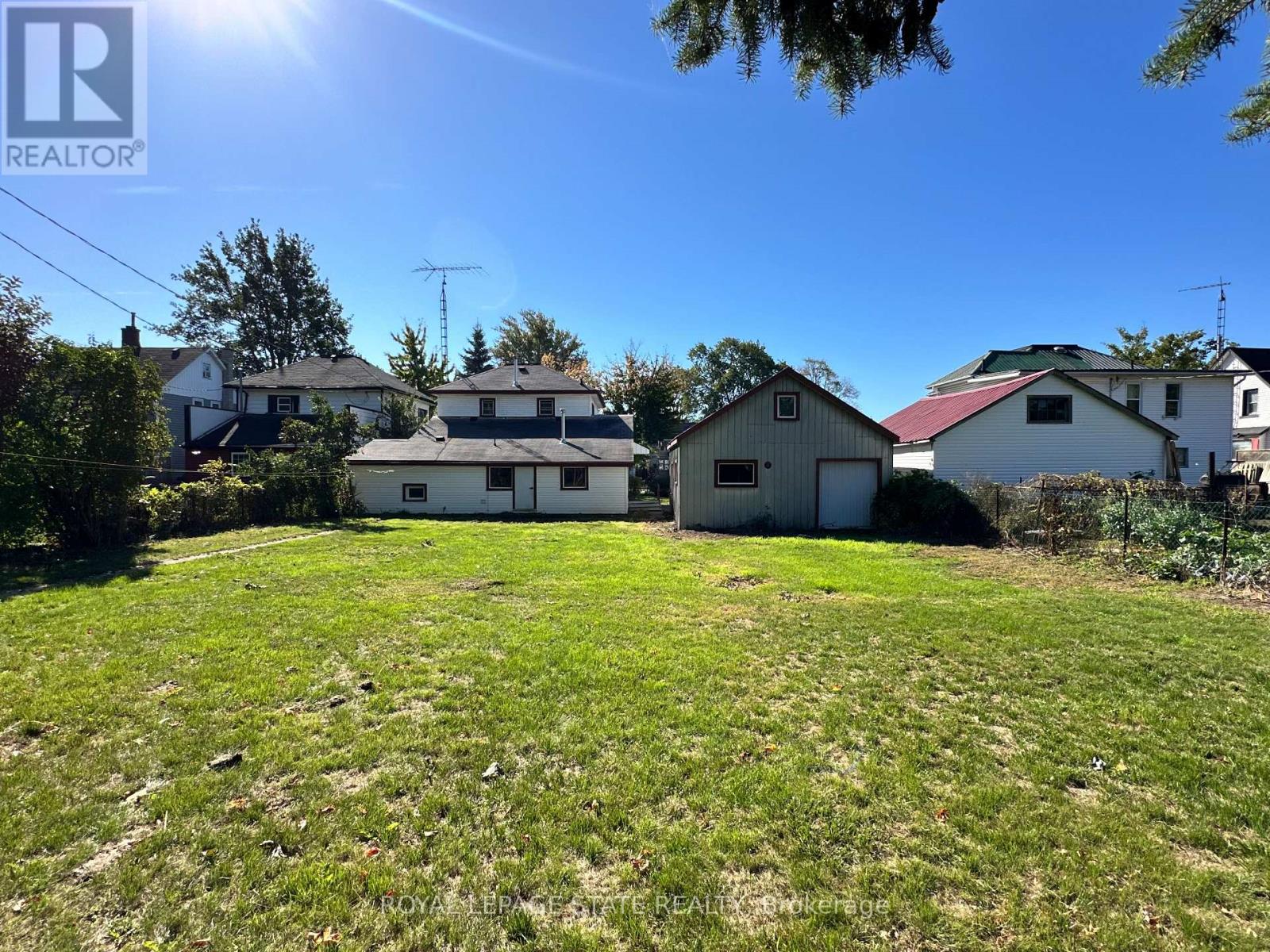 541 Broad Street E, Haldimand (Dunnville), Ontario  N1A 1G7 - Photo 33 - X12448235