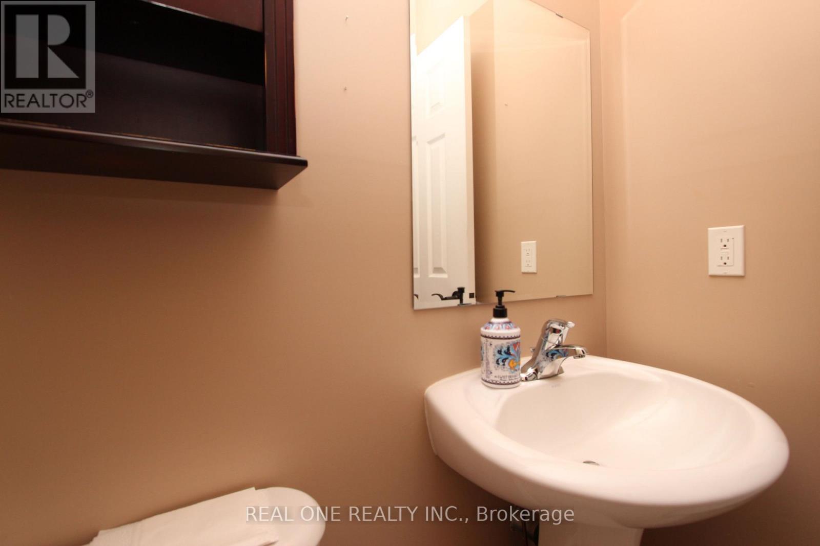 19 Browview Drive, Hamilton, Ontario  L8B 0L4 - Photo 12 - X12448250