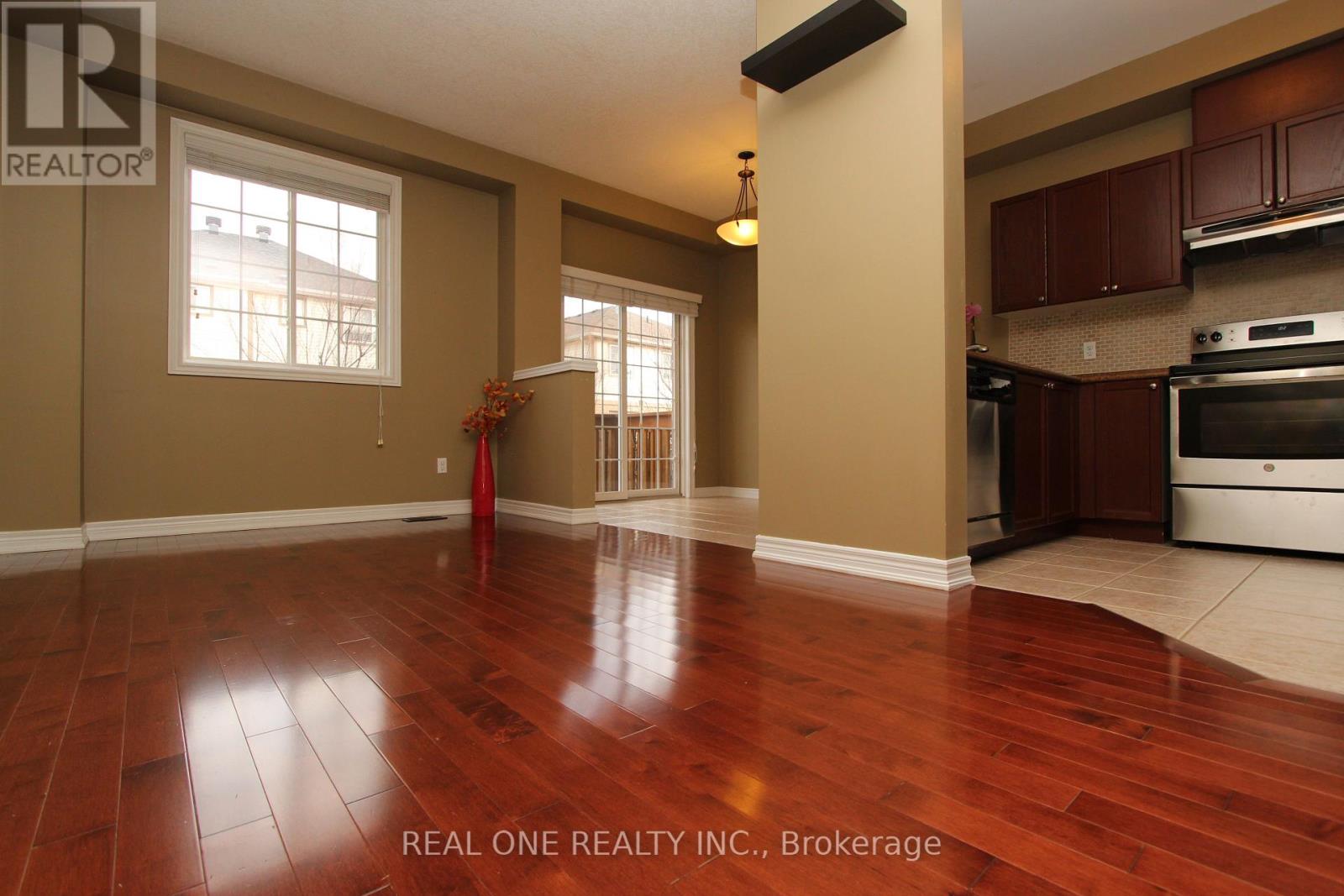 19 Browview Drive, Hamilton, Ontario  L8B 0L4 - Photo 4 - X12448250