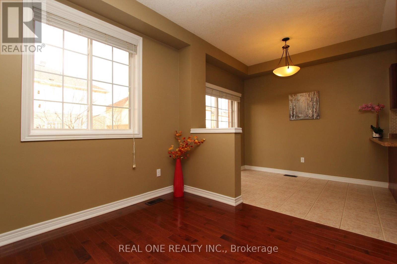 19 Browview Drive, Hamilton, Ontario  L8B 0L4 - Photo 6 - X12448250