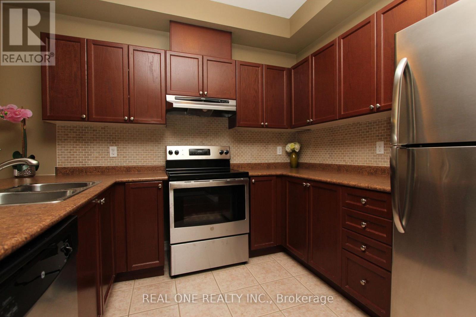 19 Browview Drive, Hamilton, Ontario  L8B 0L4 - Photo 8 - X12448250