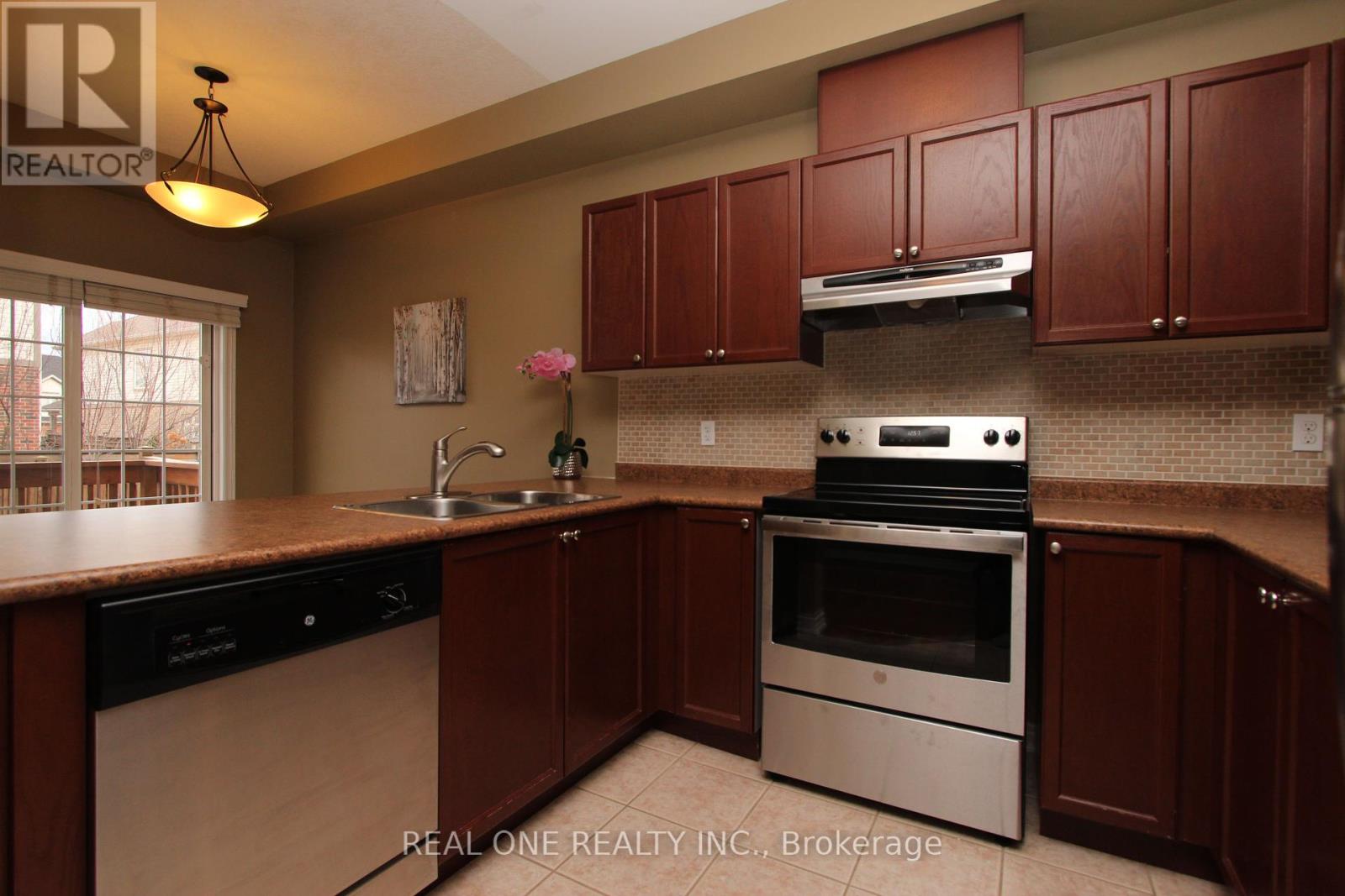 19 Browview Drive, Hamilton, Ontario  L8B 0L4 - Photo 9 - X12448250