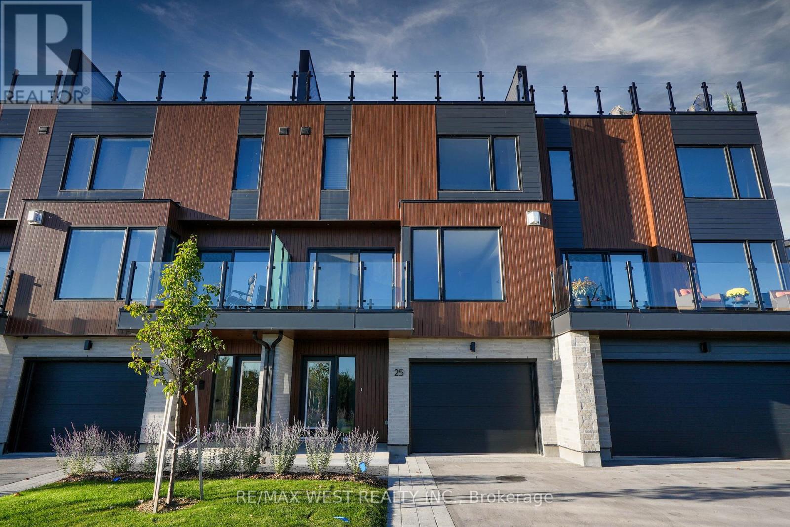 25 - 117 Sladden Court, Blue Mountains, Ontario  N0H 2P0 - Photo 1 - X12448263