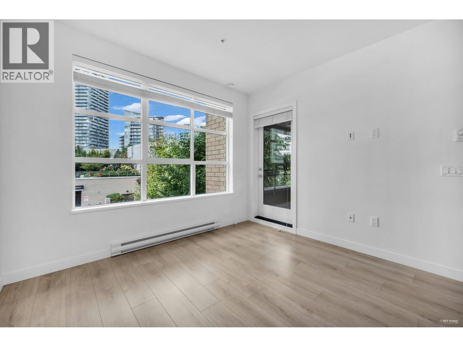 210 603 Regan Avenue, Coquitlam, British Columbia  V3J 0K2 - Photo 2 - R3055918