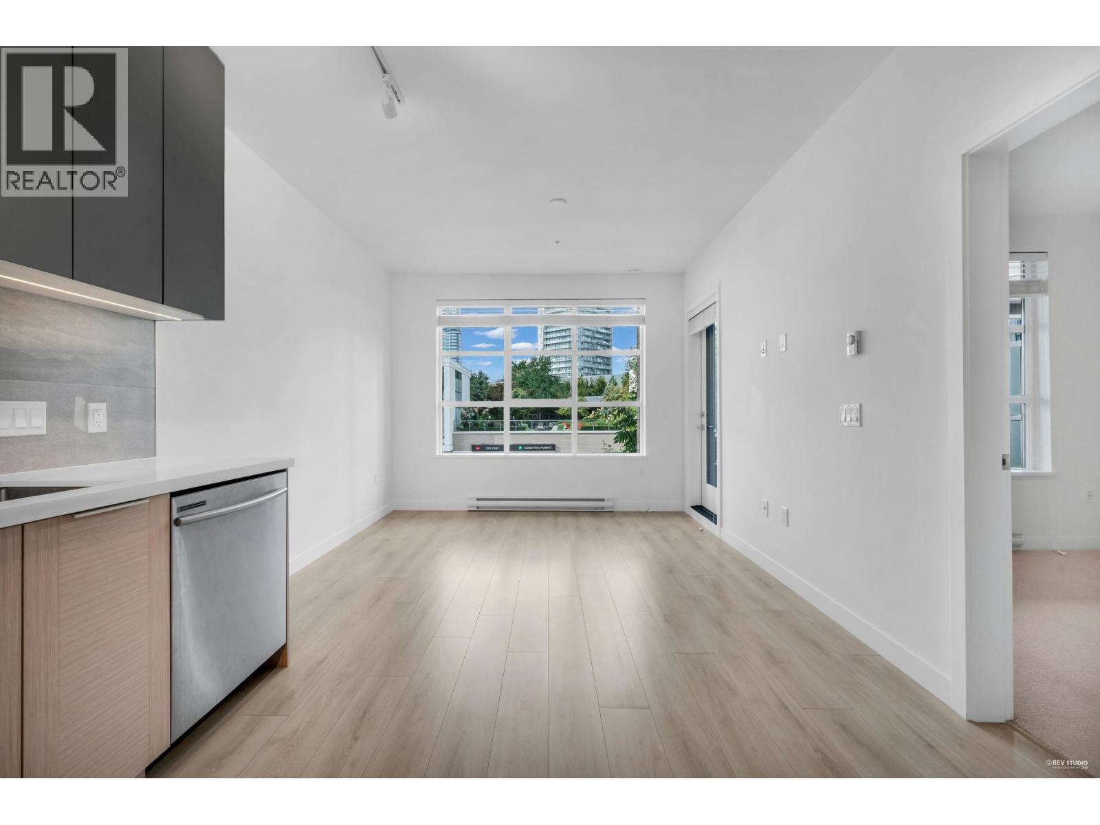 210 603 Regan Avenue, Coquitlam, British Columbia  V3J 0K2 - Photo 3 - R3055918